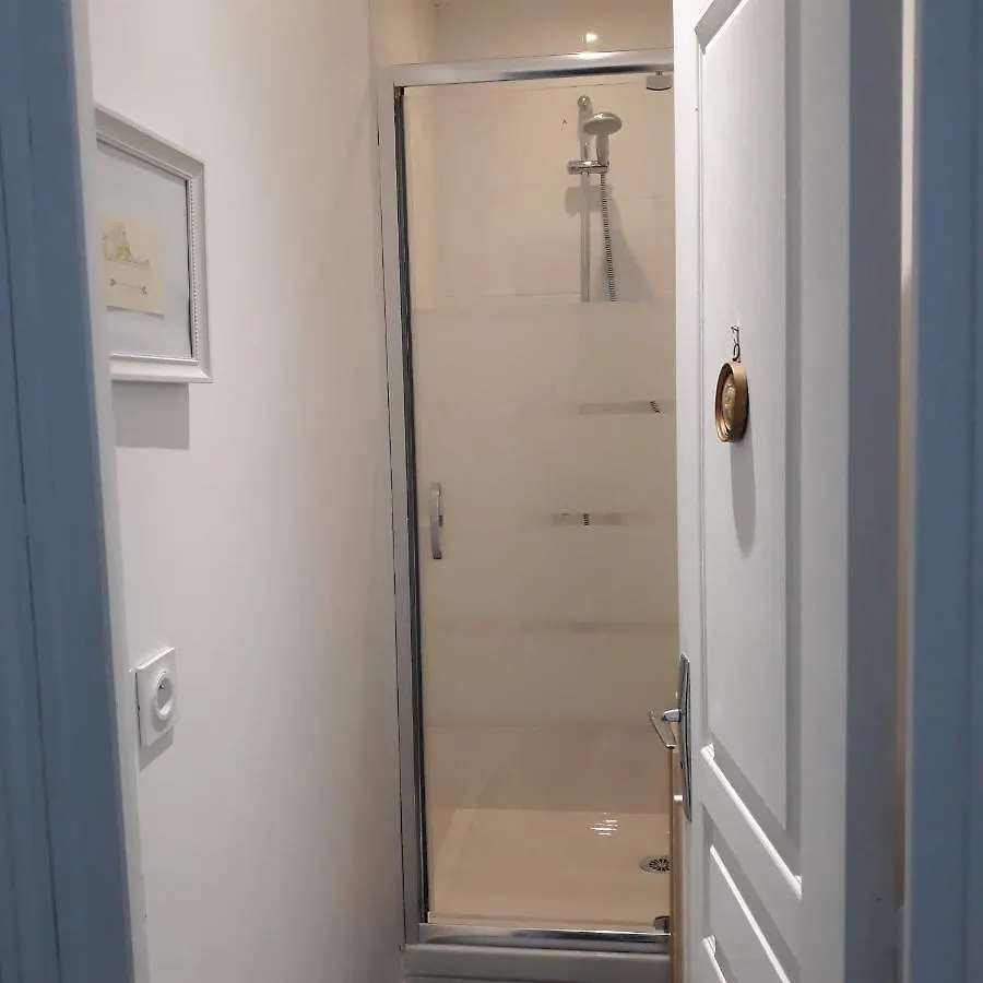 Homestay Paris Authentic House Metro 14 Station Hopital Bicetre, Rer B Gentilly Le Kremlin-Bicetre